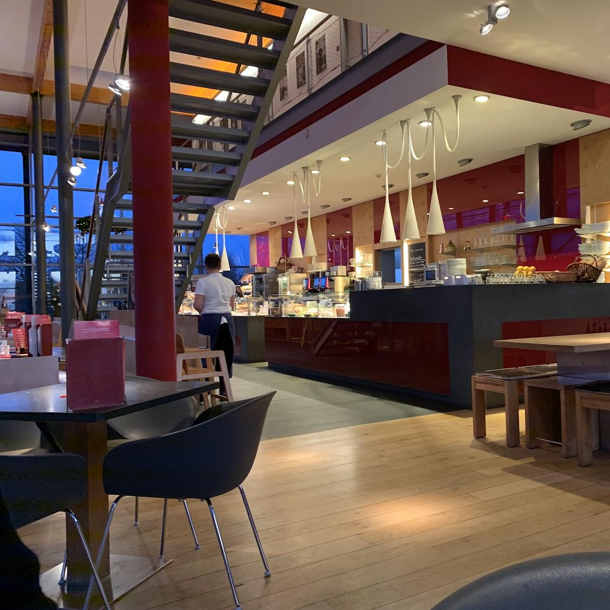 Restaurant "Café Bäckerei Peters Fährhafen Mukran" in Sassnitz