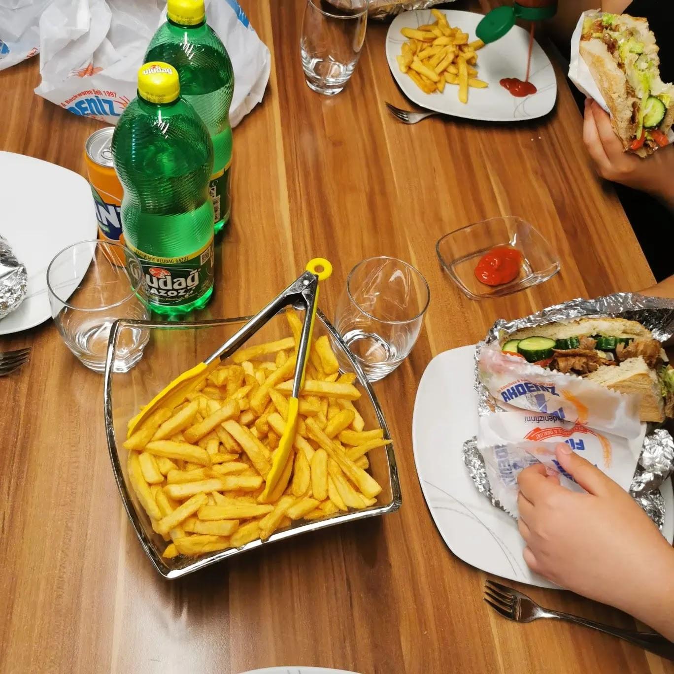 Restaurant "Akdeniz Firini Döner&Backwaren Seit 1997" in Dinslaken