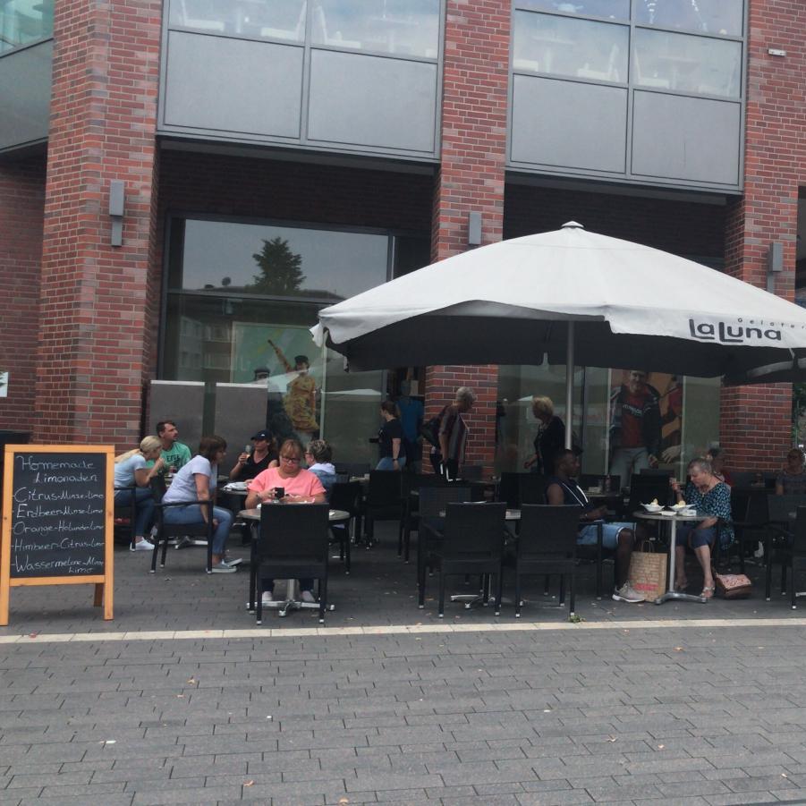 Restaurant "Labbis Eisstube" in Dinslaken