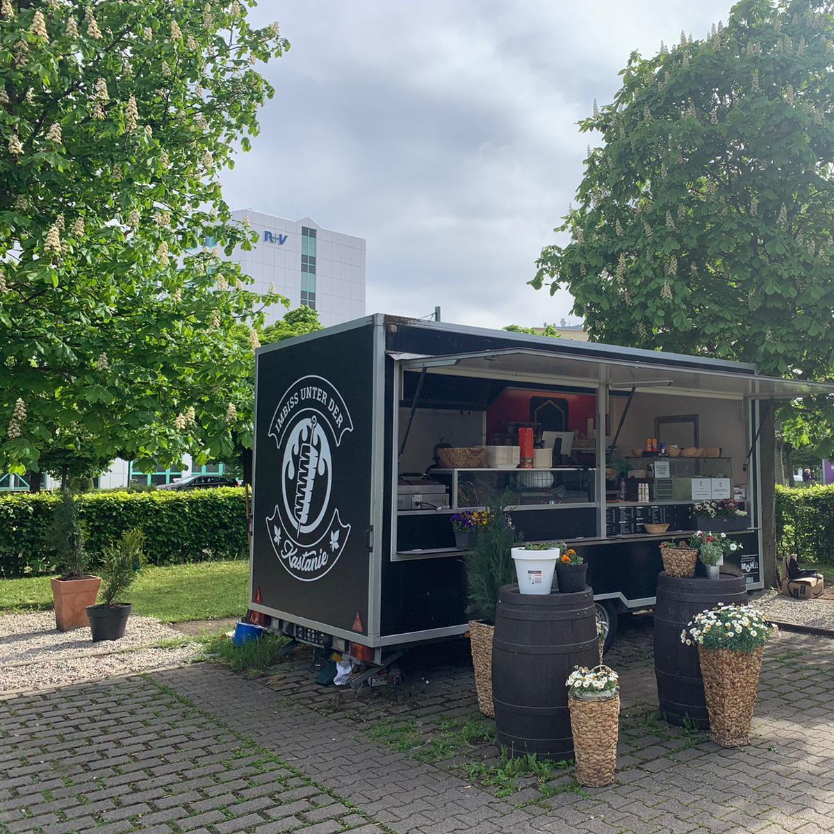 Restaurant "Imbiss unter der Kastanie - Burger ~ Döner ~ Falafel ~ Lahmacun" in Stuttgart