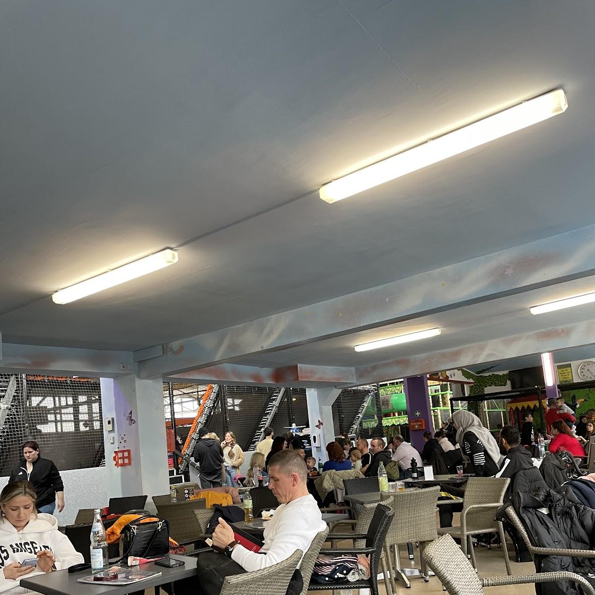 Restaurant "Hally Gally Indoorspielplatz  GmbH" in Salzgitter