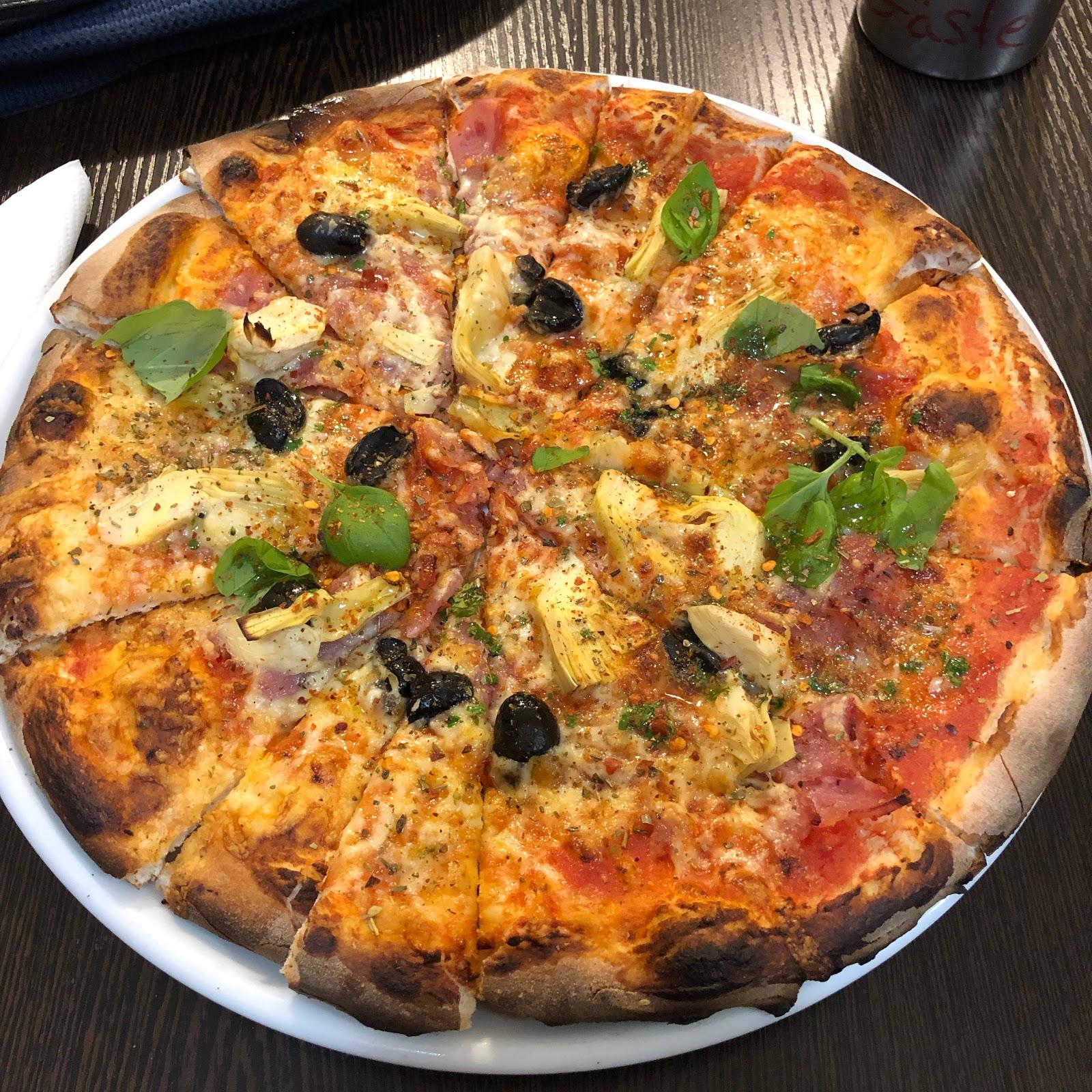 Restaurant "Pizzeria Riccione" in Frankfurt am Main