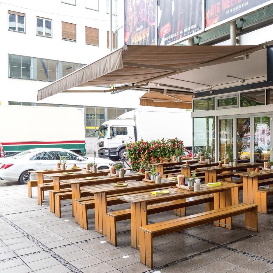 Restaurant "HANS IM GLÜCK Burgergrill & Bar" in München