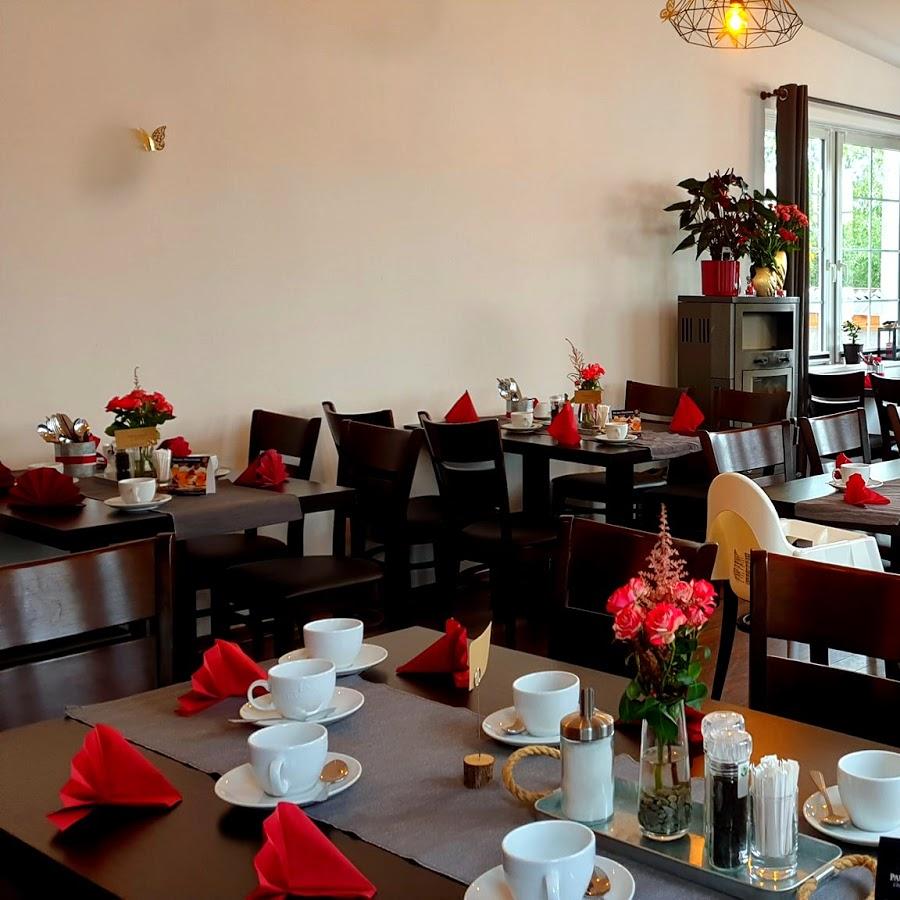 Restaurant "Restaurant Helmut | gemütliche Sonnenterrasse | moderne deutsche Küche | großer Saal für 120 Personen" in Berlin