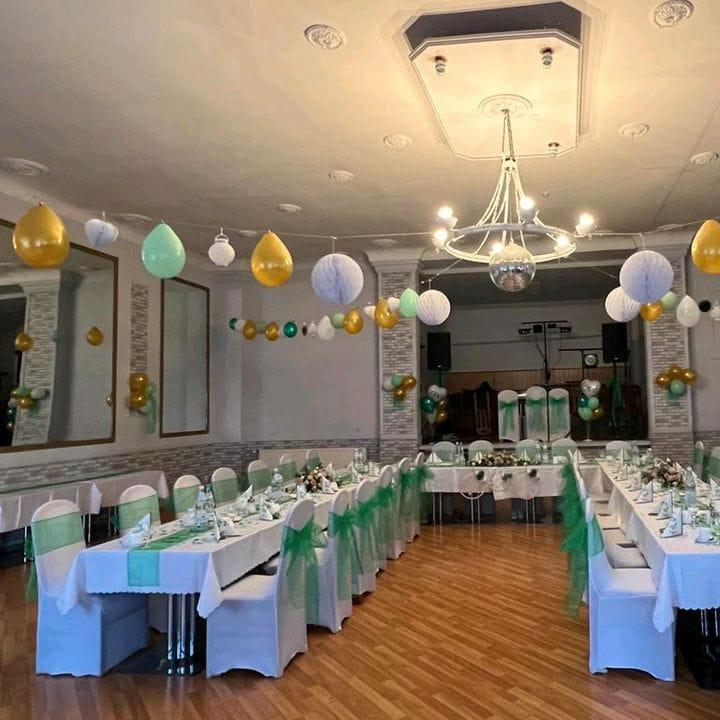 Restaurant "Mittelpunkt der Erde" in Hoppegarten