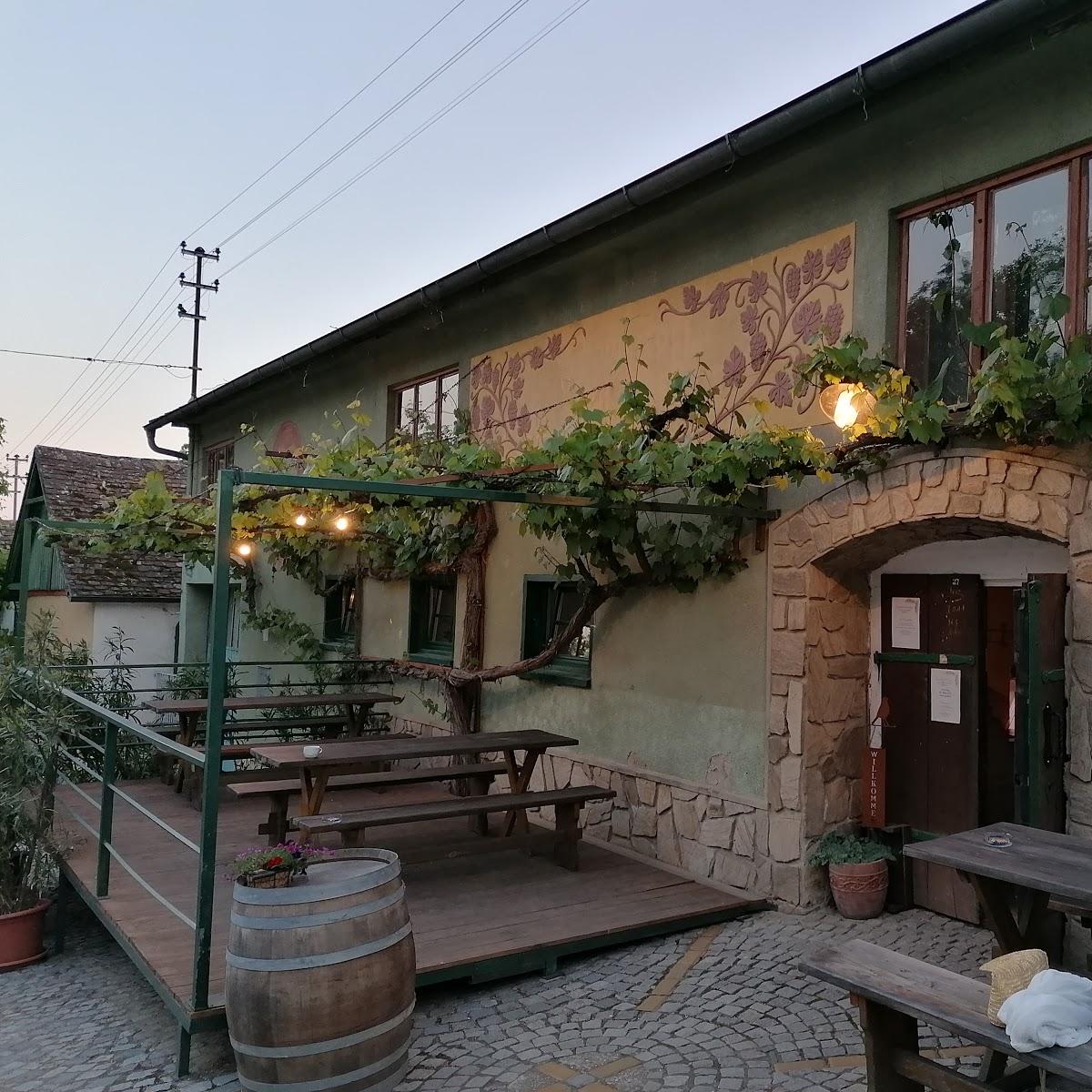 Restaurant "Laubenheuriger Fam. Burger" in Haugsdorf
