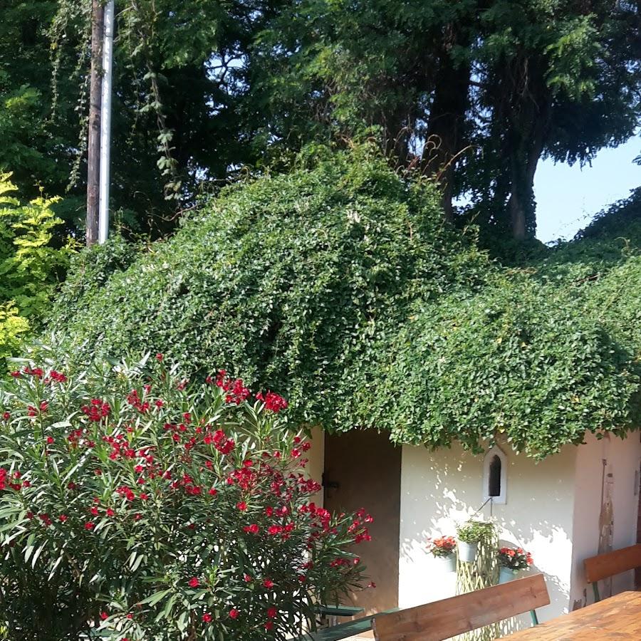 Restaurant "Buschenschank Familie Holzer" in Tresdorf