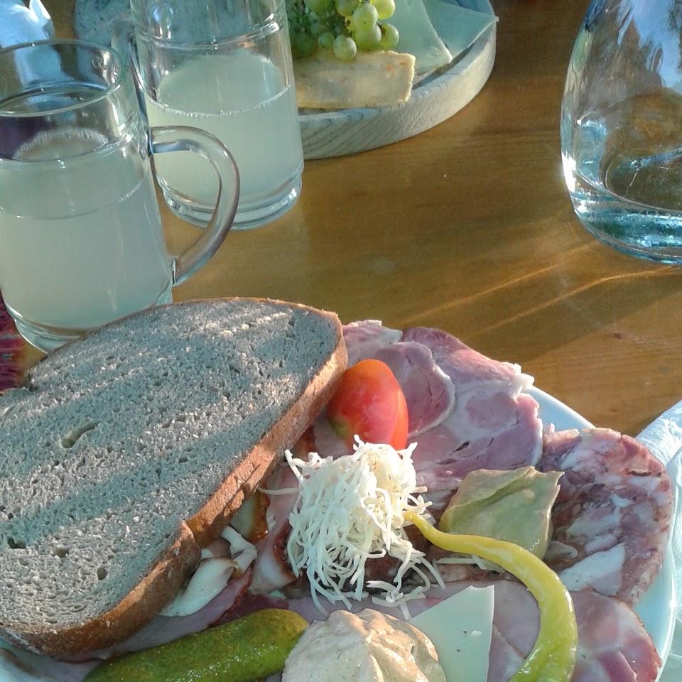 Restaurant "Presshausheuriger Mallin" in Wolfpassing an der Hochleithen