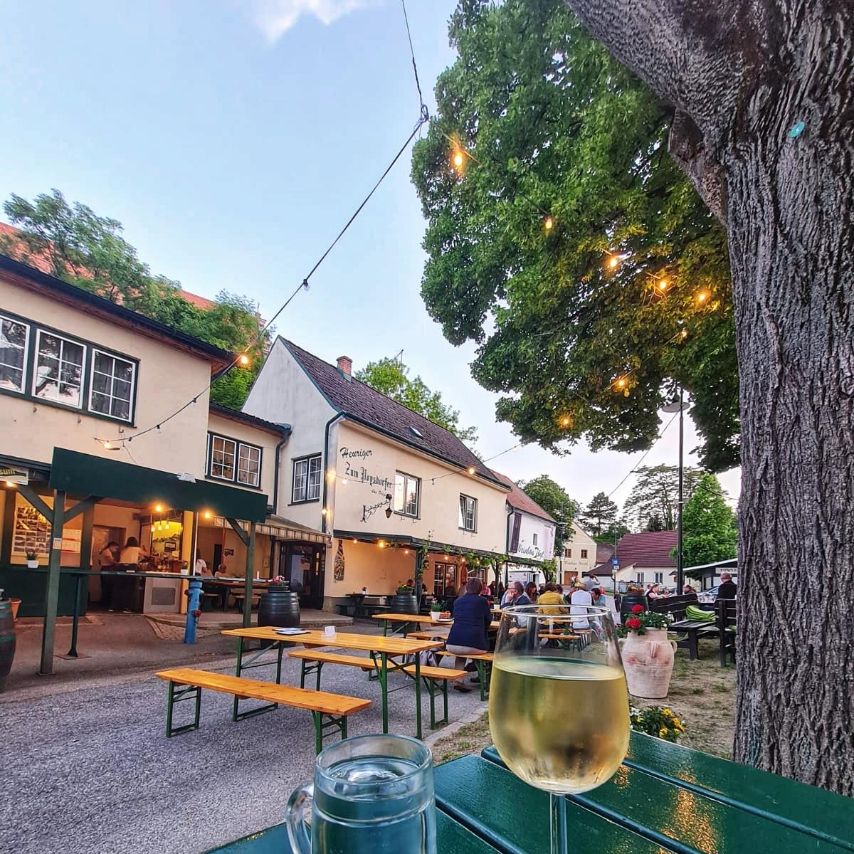 Restaurant "Heuriger  Zum er " in Poysdorf