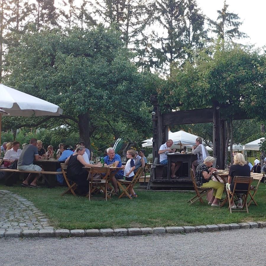 Restaurant "Heuriger Gasslwasinger" in Gießhübl