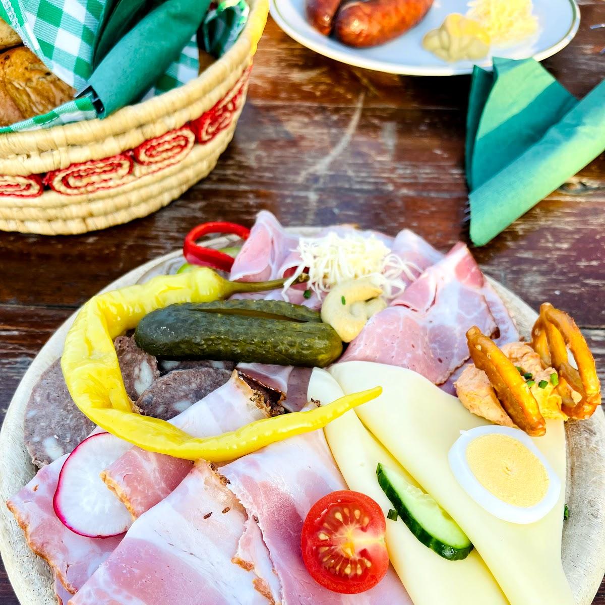 Restaurant "Panoramaheuriger Familie Schoderitz" in Höflein bei Bruck an der Leitha