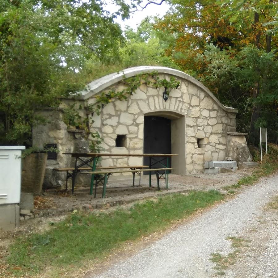 Restaurant "Carnuntum Heurigen" in Prellenkirchen