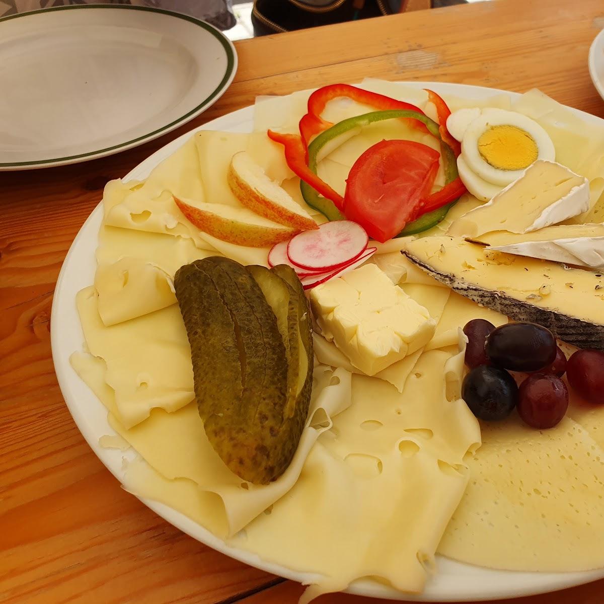 Restaurant "Heuriger-Buschenschank Menitz" in Gemeinde Leithaprodersdorf