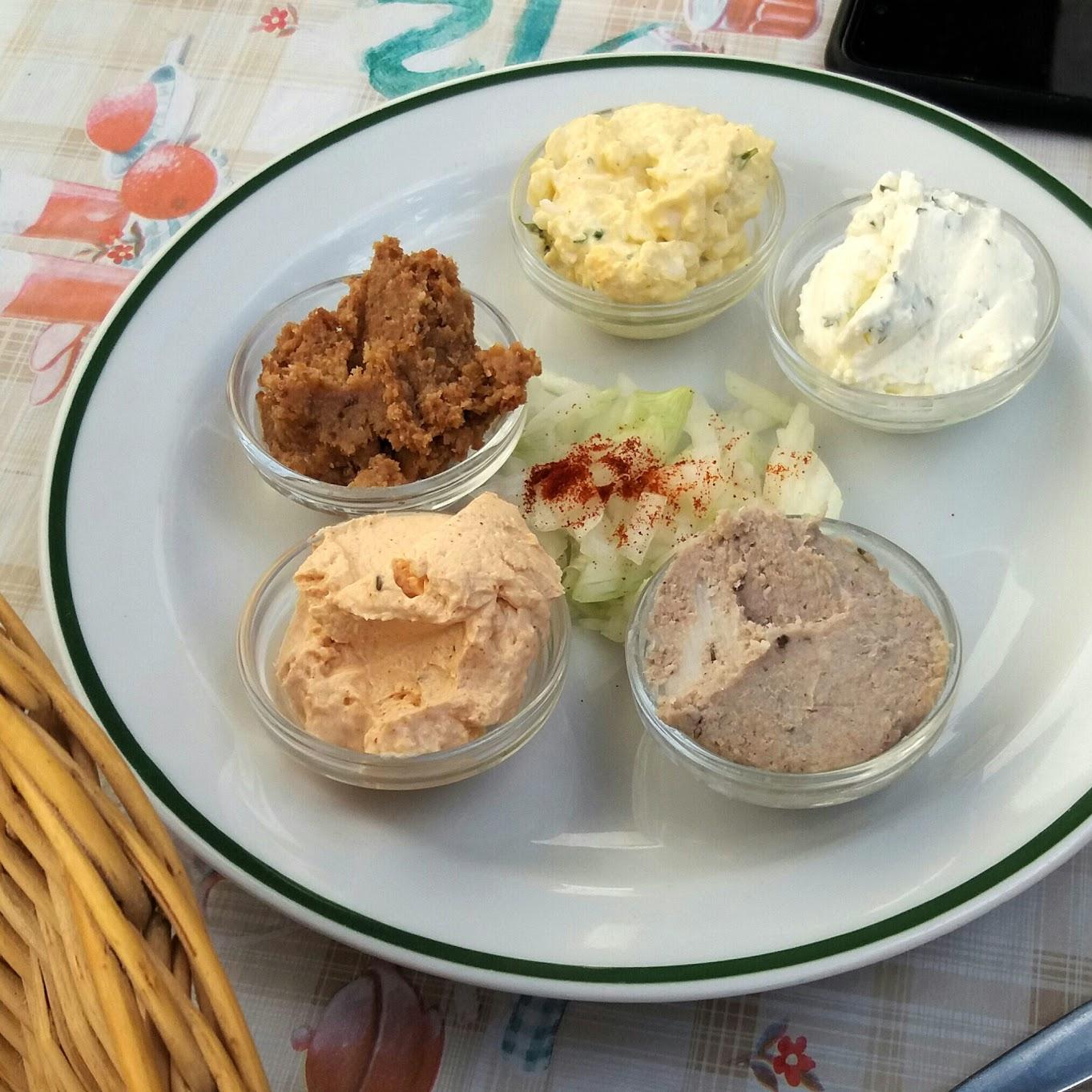 Restaurant "Buschenschenke Schrammel" in Gemeinde Leithaprodersdorf