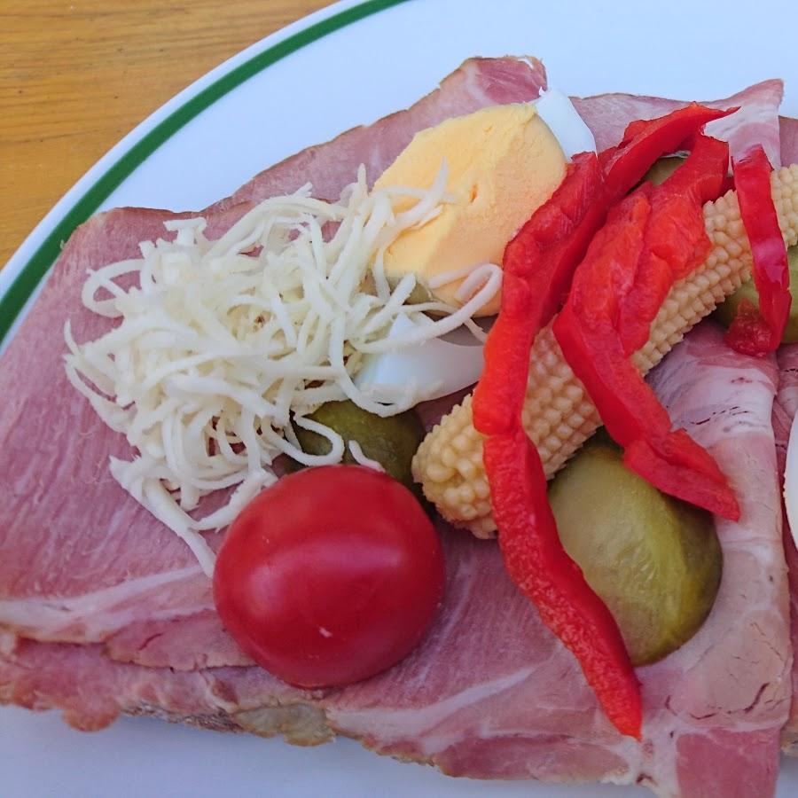 Restaurant "Heuriger Leo Käfer" in Mannersdorf am Leithagebirge