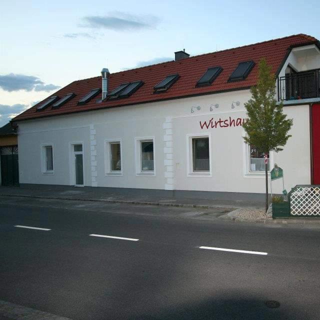 Restaurant "Gasthof Gästezimmer Wirtshaus Fremdenzimmer Fam. Prinz" in Höflein bei Bruck an der Leitha