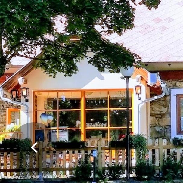 Restaurant "Schutzhaus & Kängurufarm Harzberg" in Bad Vöslau