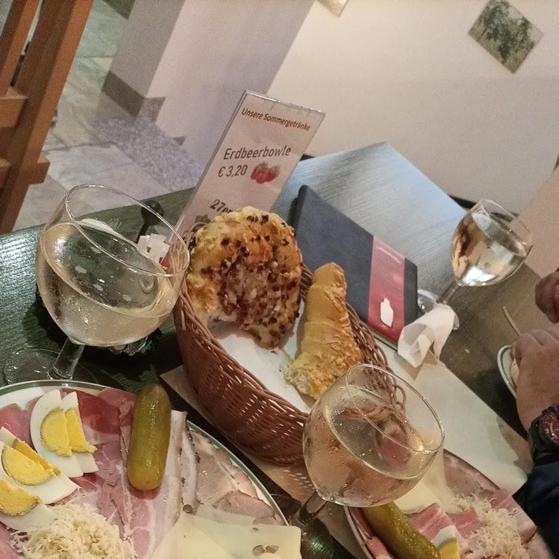 Restaurant "Weinbau u Buschenschank Fam Franz Zöchling" in Günselsdorf