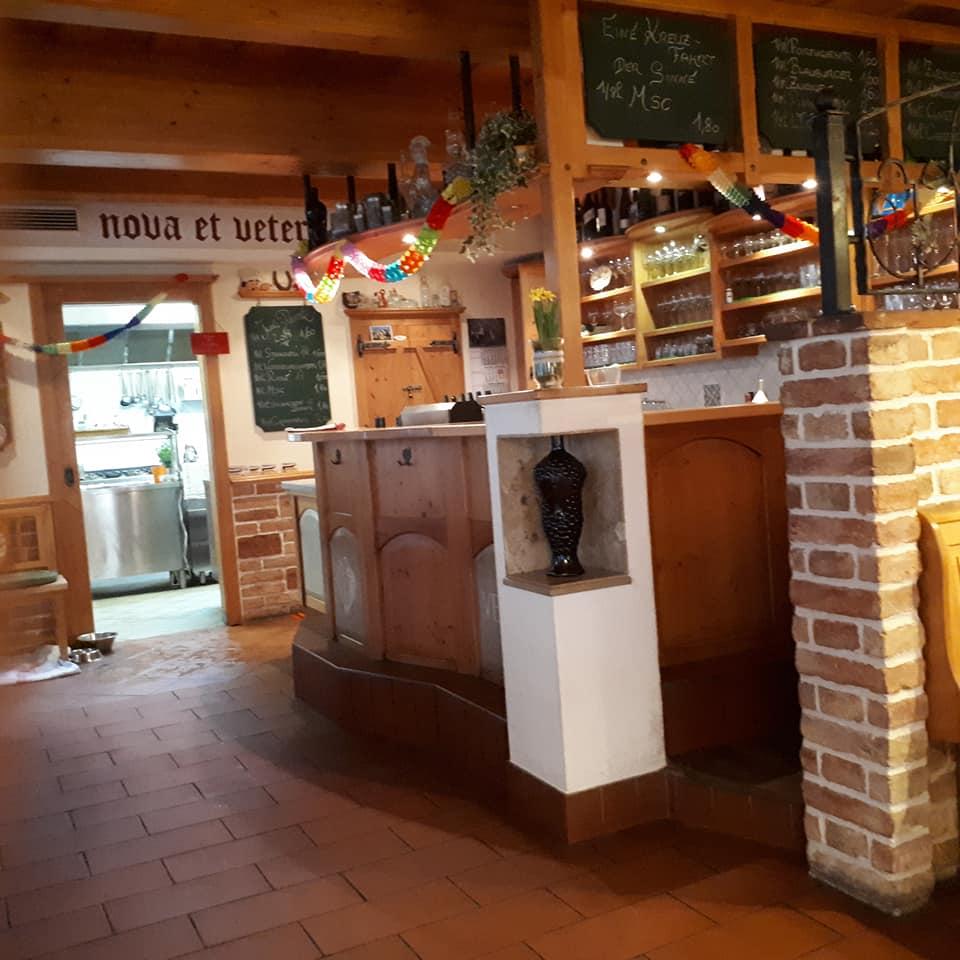 Restaurant "Weingut Urbanhof - Heuriger Stockreiter" in Enzesfeld-Lindabrunn