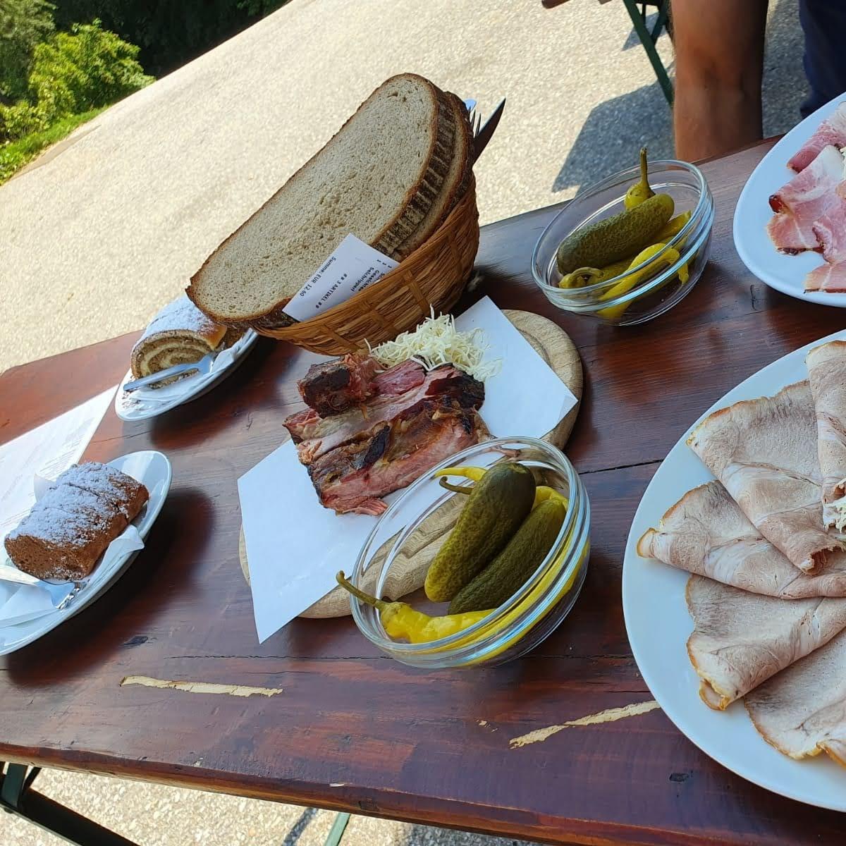Restaurant "Mostheuriger Steurer Gutenmann" in Schrattenbach
