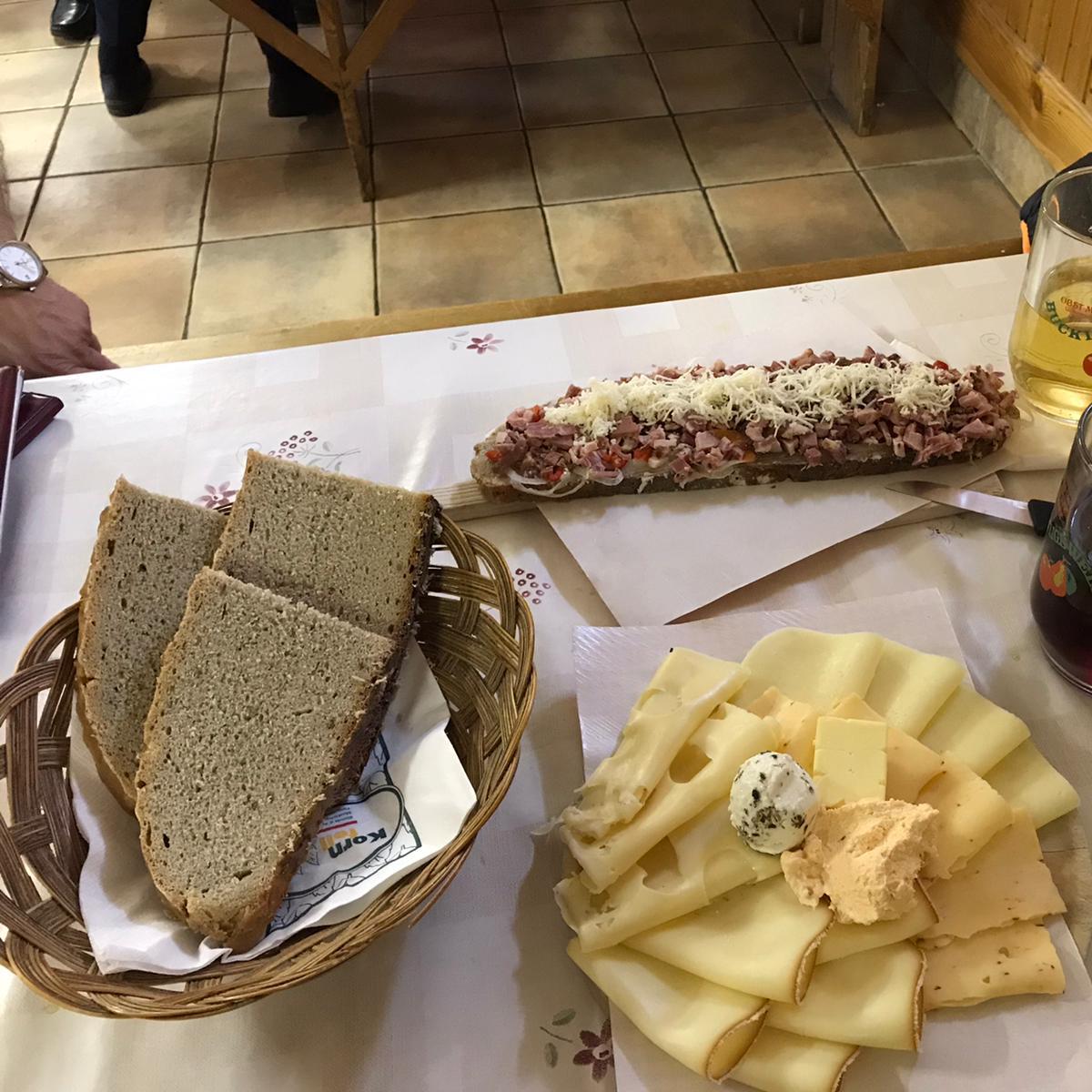 Restaurant "Heinrich Kornfell vulgo Binishofer" in Lichtenegg