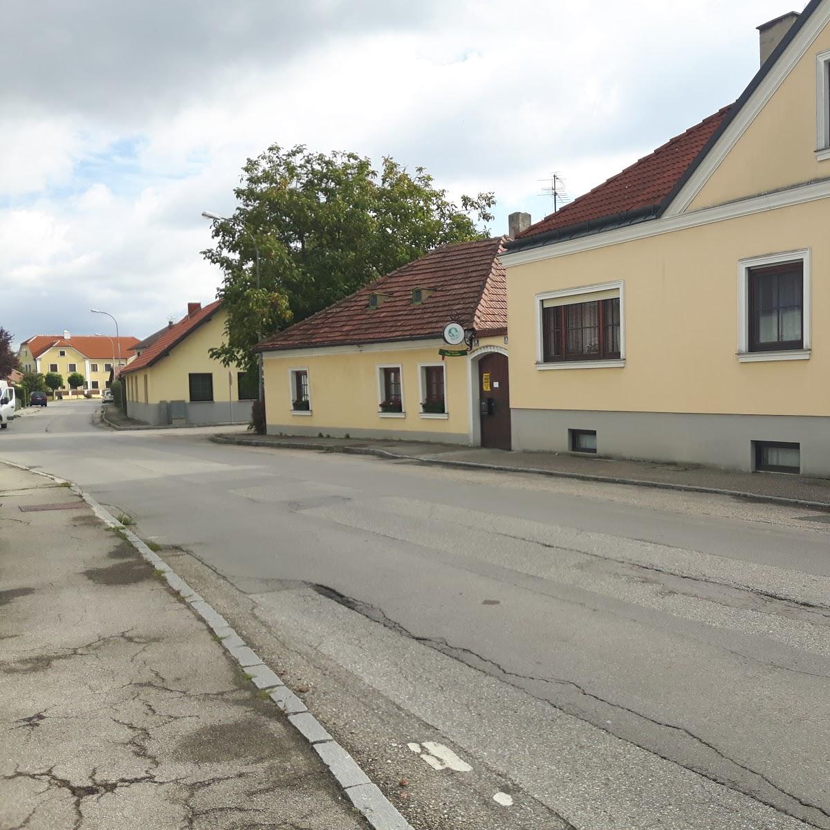 Restaurant "Buschenschank Familien Gruber Heurigen" in Ollern