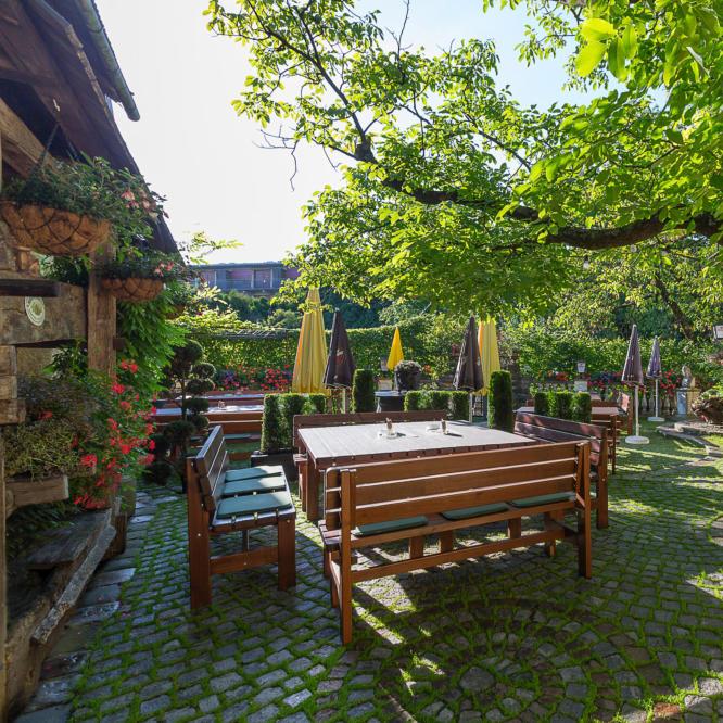 Restaurant "Gasthof zum Nussgartl" in Wilhelmsburg