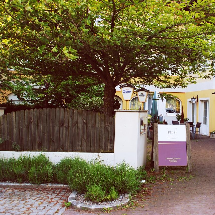 Restaurant "Gasthaus Pils" in Rotheau