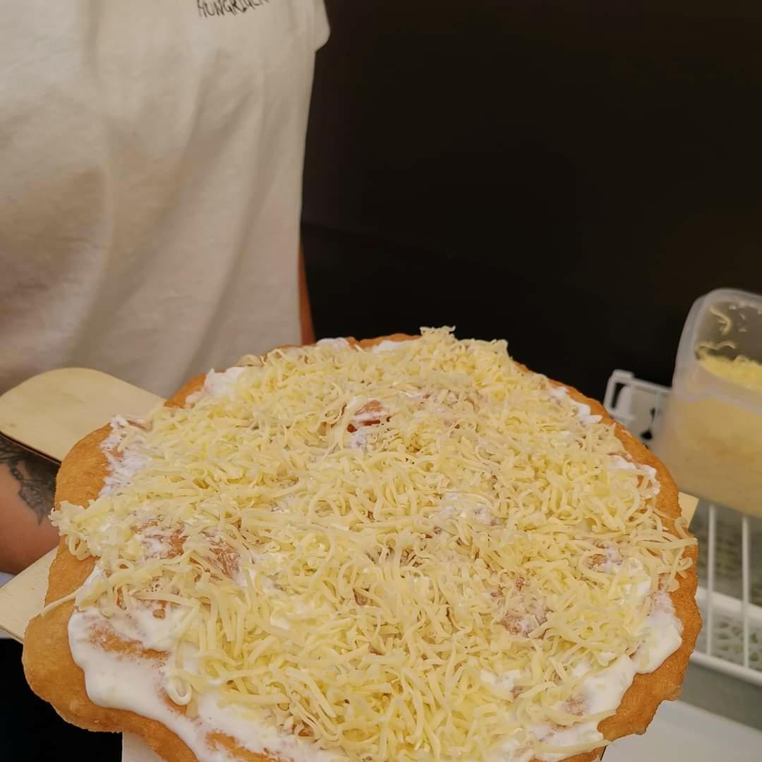 Restaurant "Hungriger Bär Hungry Bear Street Food" in Lahnsattel