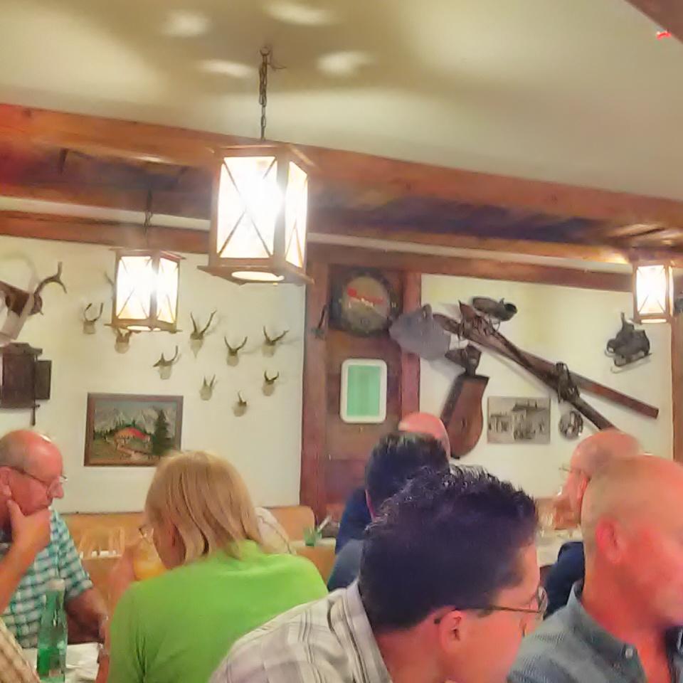 Restaurant "Schihütte Hengstberg, bodenständiges uriges gemütliches Lokal mit bestem Essen zum günstigen Preis" in Sankt Martin am Ybbsfelde