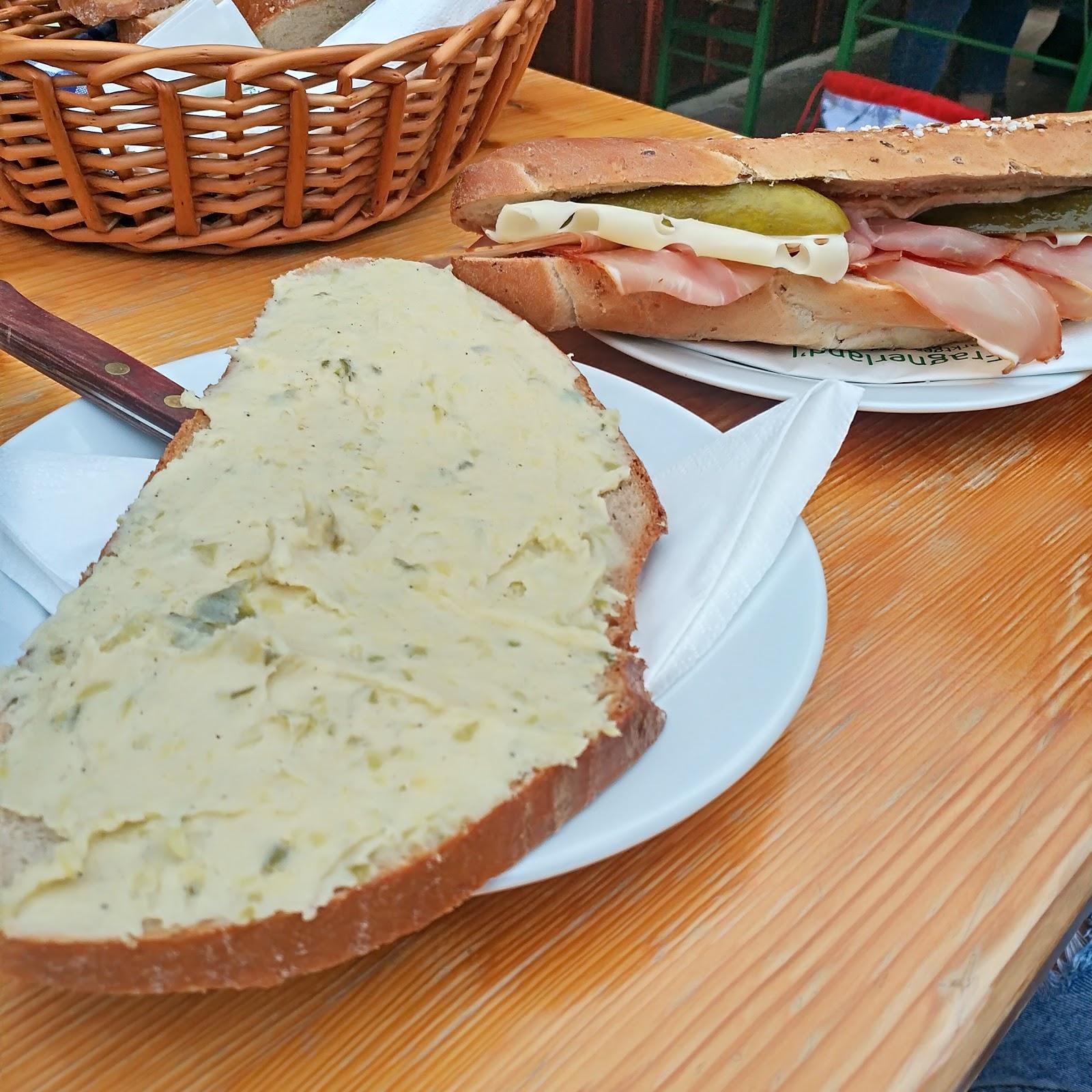 Restaurant "HEURIGEN Familie Eckerl" in Tulbing