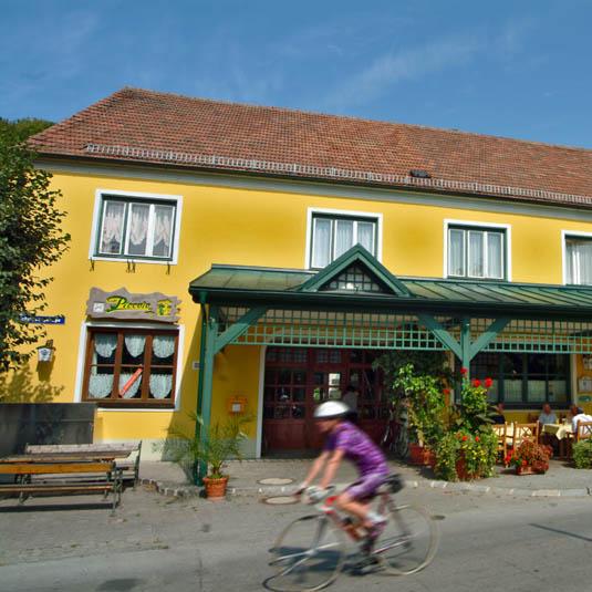 Restaurant "Gasthaus Schmid | Restaurant & Unterkunft" in Sitzenberg