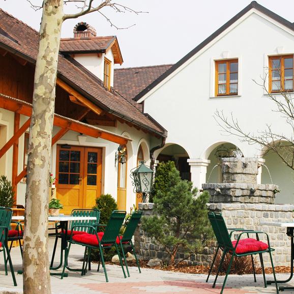 Restaurant "Heurigengasthaus Bauer" in Absdorf