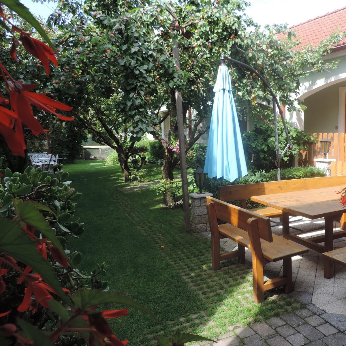 Restaurant "Gästehaus Schwarzinger" in Grafenwörth