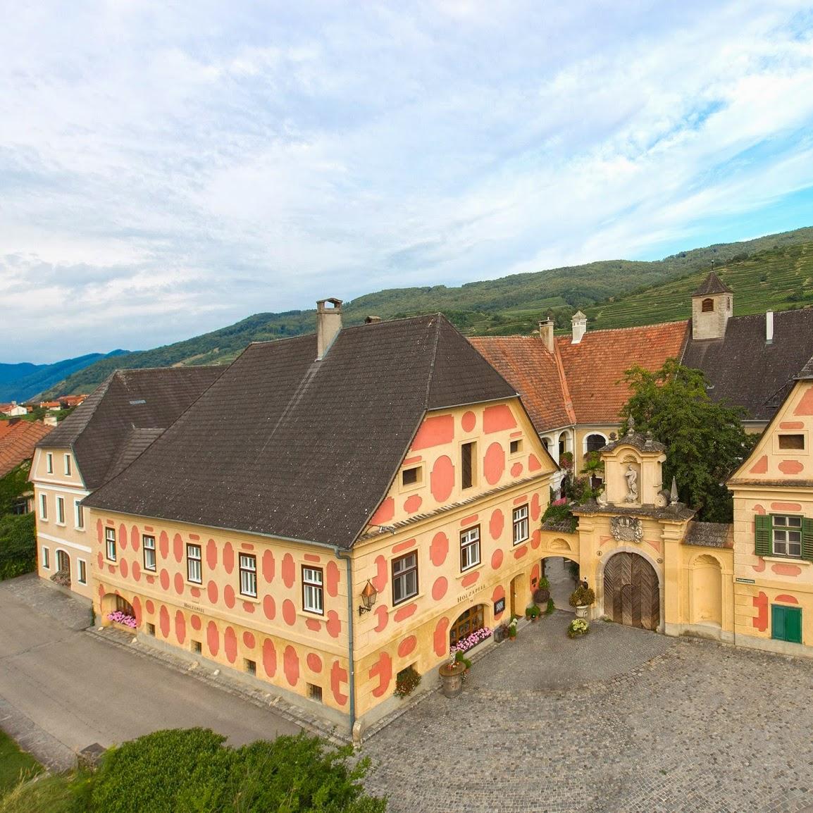 Restaurant "Weingut Holzapfel Gutshofrestaurant Prandtauerhof" in Weißenkirchen in der Wachau