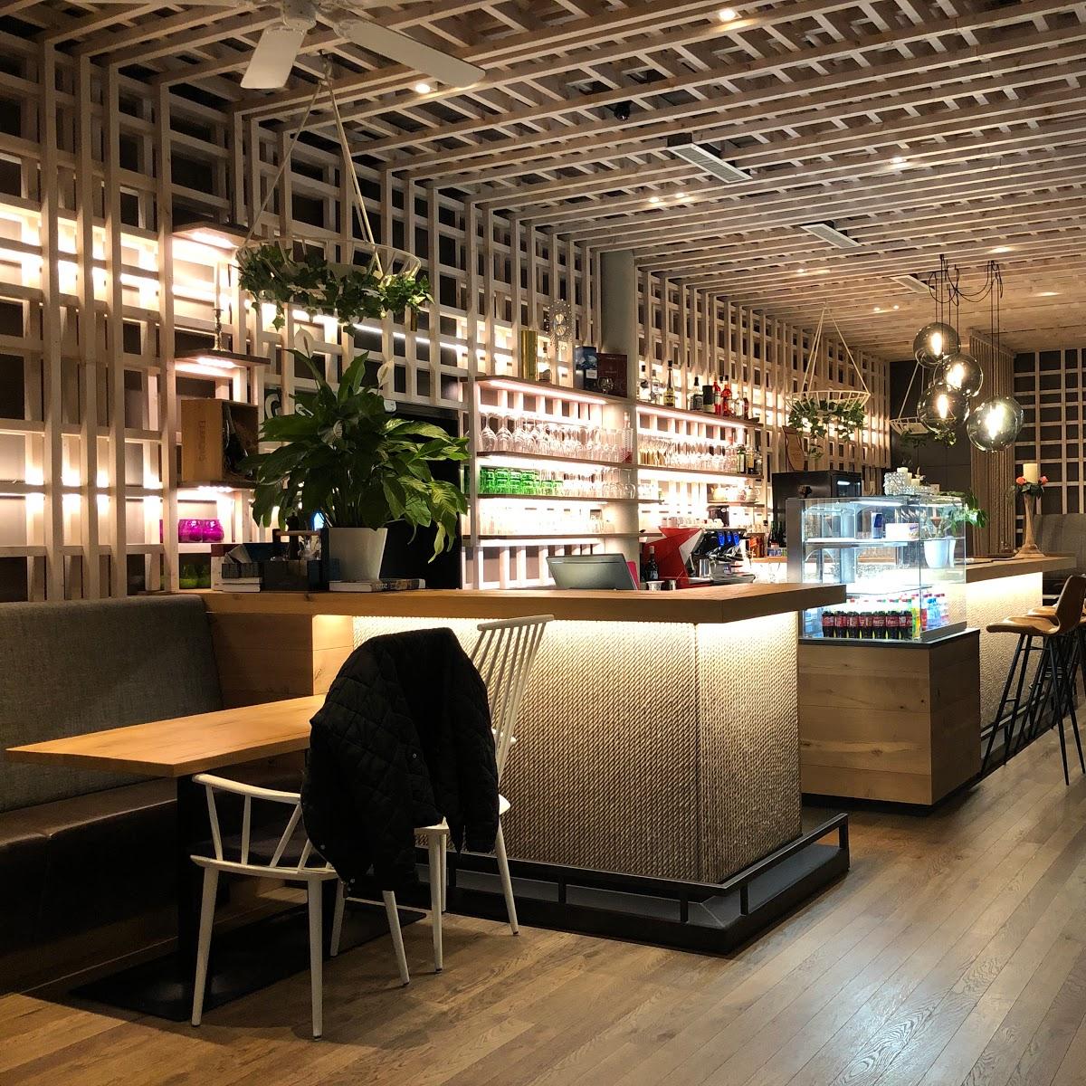 Restaurant "Regatta Restaurant" in Ottensheim