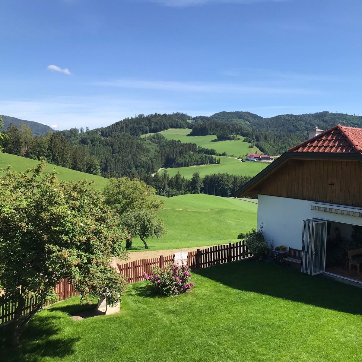 Restaurant "Kinder- & Baby-Bauernhof Fuchs Fam Leonhartsberger" in Waldhausen im Strudengau