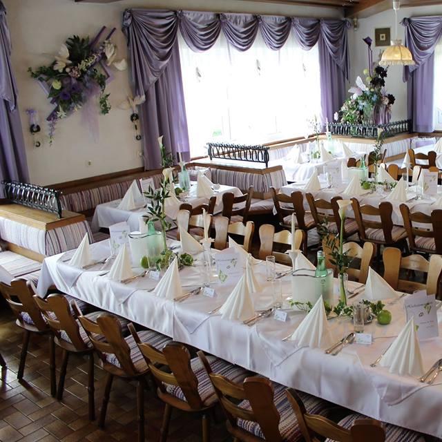 Restaurant "Gasthof Tirolerstüberl - Wir starten am 18. Juni 2021 mit unserer SCHMANKERLROAS immer Mittwoch - Sonntag von 18 - 21 Uhr" in Weichstetten