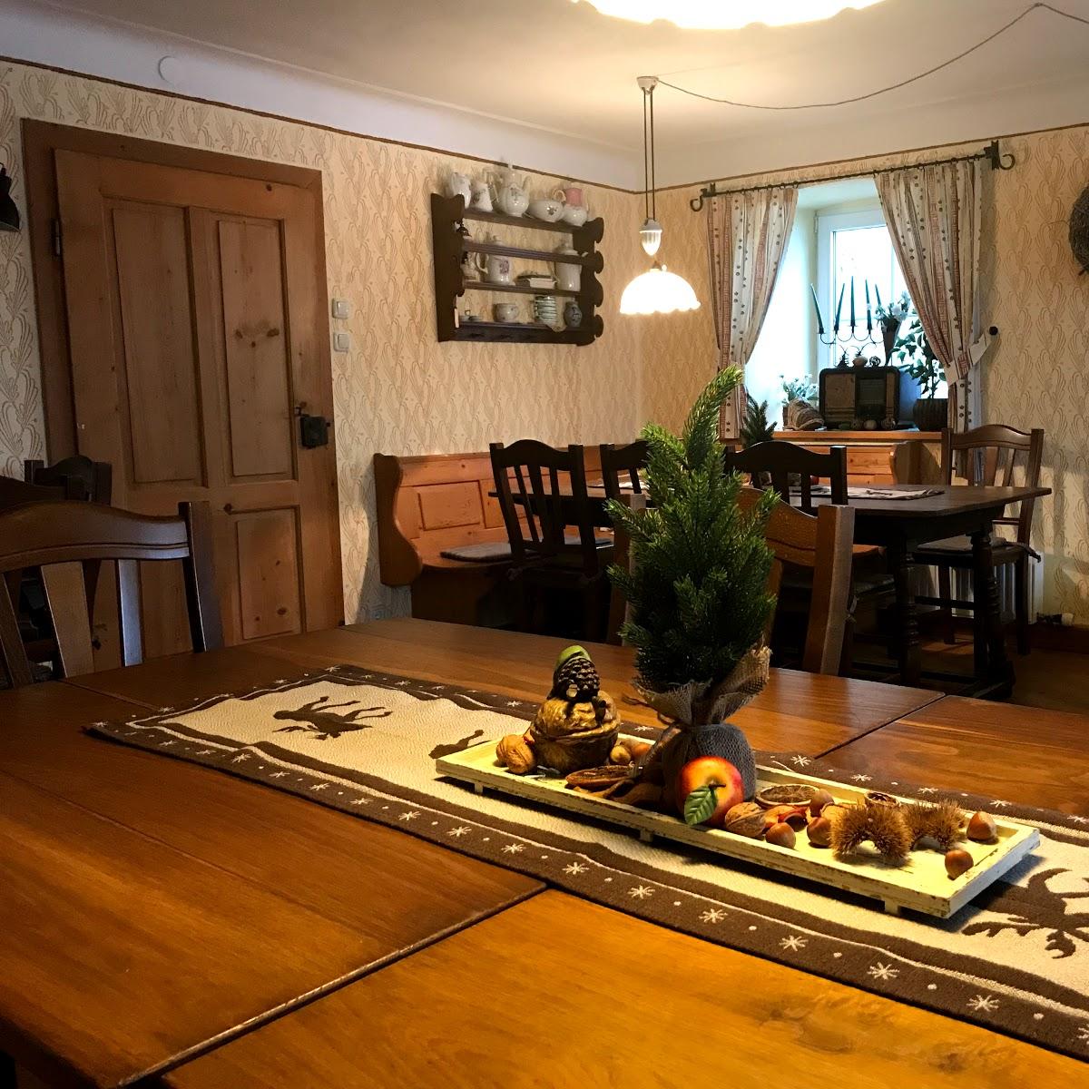 Restaurant "Jausenstube Zum Strasser" in Weichselbaum