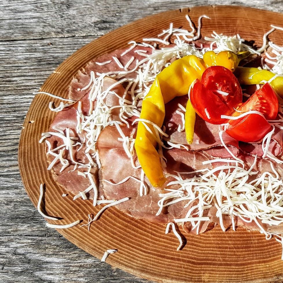 Restaurant "Hatznalm" in Tiefbrunnau