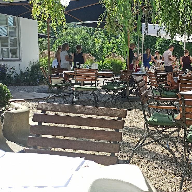 Restaurant "Schlossinsel" in Altfraunhofen