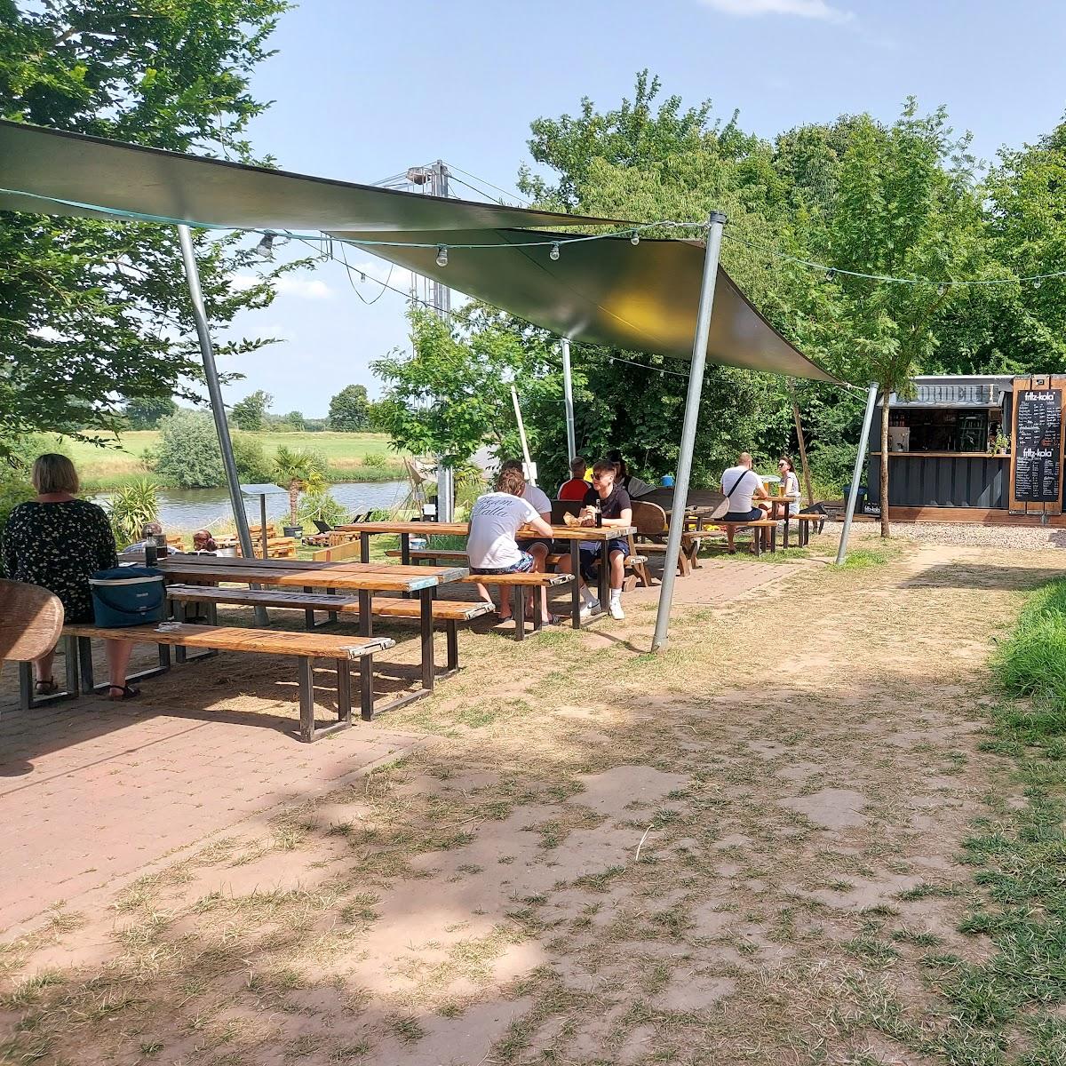 Restaurant "hol(ü)Bar Weserfähre" in Schweringen