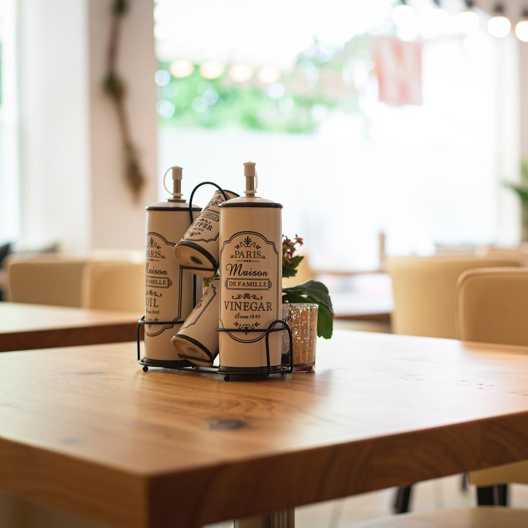 Restaurant "Café Mainstreet" in Poing