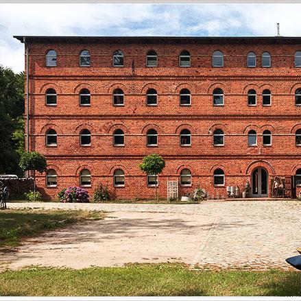 Restaurant "Manfred Neumann Antikhandel & Möbelrestaurierung" in Neuruppin