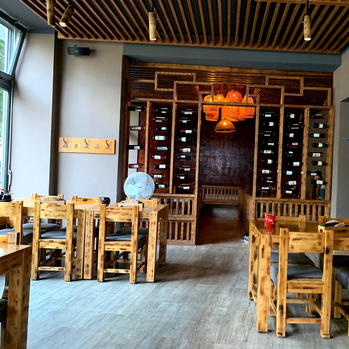Restaurant "MOM