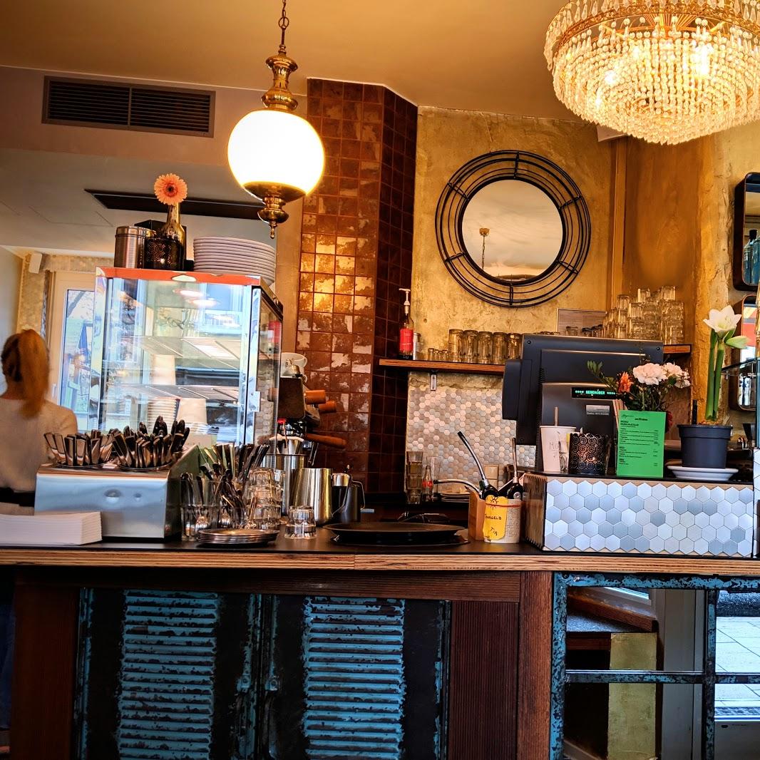 Restaurant "Pizzeria Gegenüber" in München