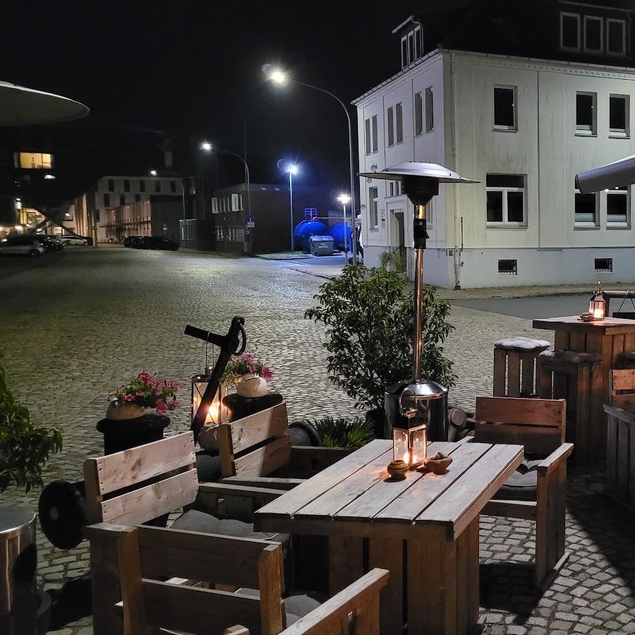 Restaurant "Alberts am Platz - Eine edle Hafenpinte mit einzigartigem, historischen Ambiente in" in Bremerhaven