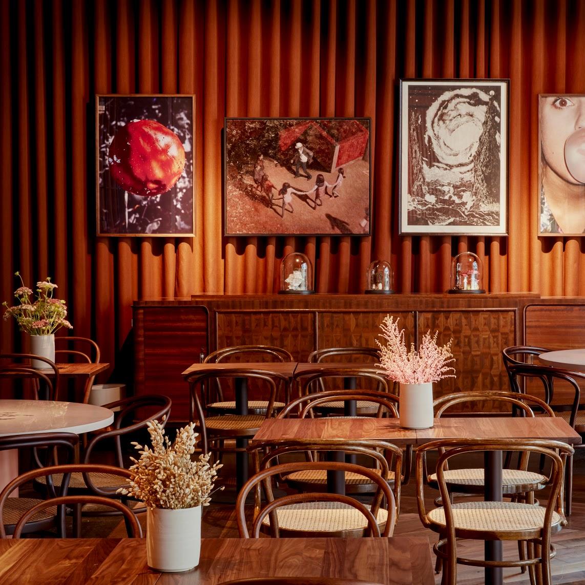 Restaurant "LEUCHTENDROTER" in Frankfurt am Main