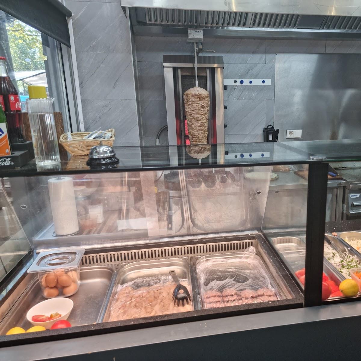 Restaurant "Dünya Pizza Döner Nudel und Baguette" in Frankfurt am Main