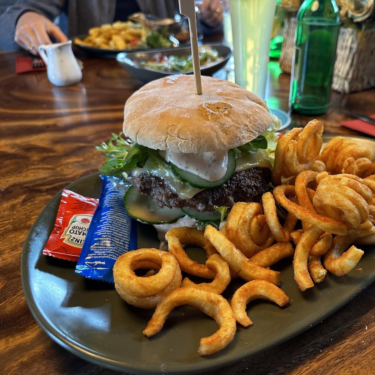 Restaurant "Schnitzel & Burgerhouse Riff" in Alf